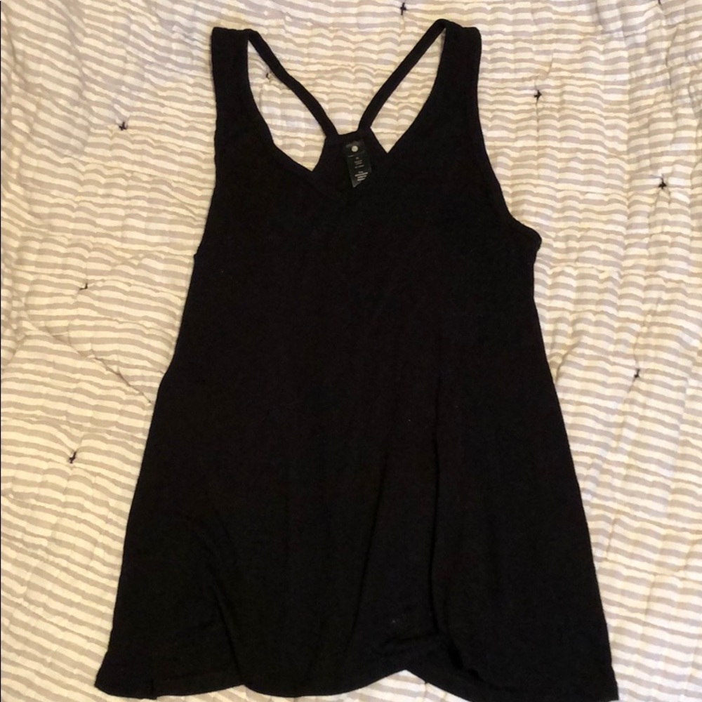 BLACK CROSS-BACK WORKOUT TANK